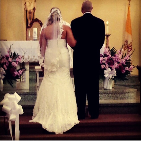 David’s Bridal Wedding Dress- Galina Collection - Picture 3 of 3